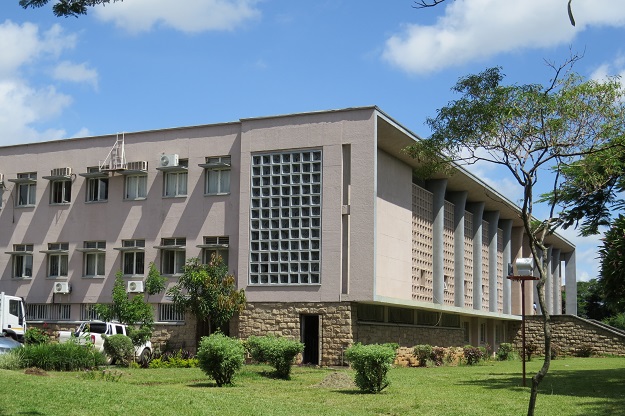 Judges demand salaries in dollars